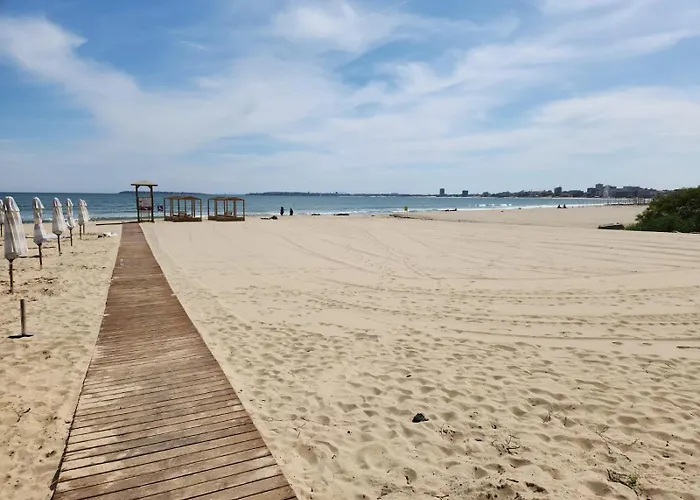 Sunny Bay A Sunny Daire *